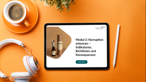 Ein Tablet mit Text "Modul 2: Korruption erkennen - Indikatoren, Richtlinien und Konsequenzen